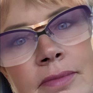 Meet your Posher, Joan